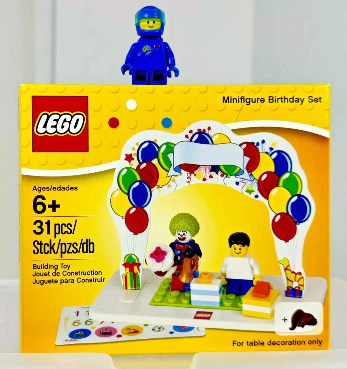 (850791) LEGO® Seasonal: Lego Minifigure Birthday Set